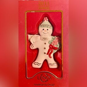 LENOX 2011 Special Spiced Delivery Ornament